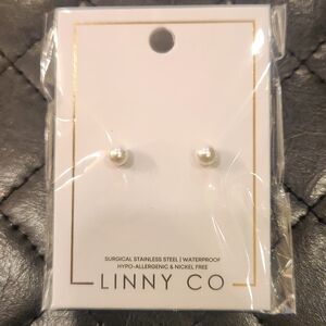 White Pearl Earrings